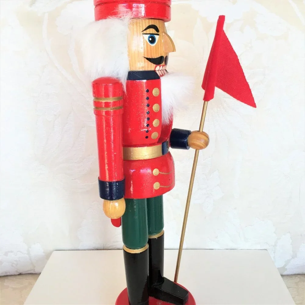 WOOD HOLIDAY NUTCRACKER